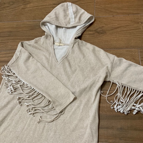 Boutique long sleeve hooded shirt - Picture 2 of 9